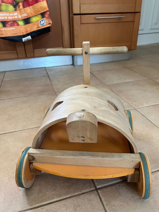 Carrinho de madeira para criança (tipo triciclo)
