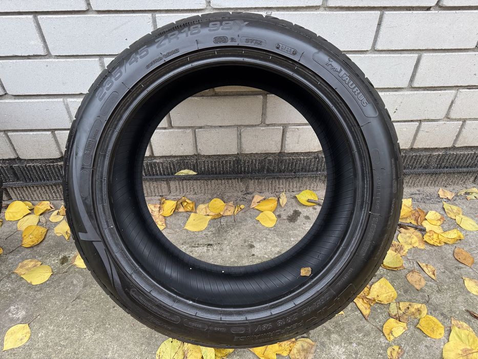 Taurus UHP Ultra High Performance 98Y, 235/45/18, 235/45 r18