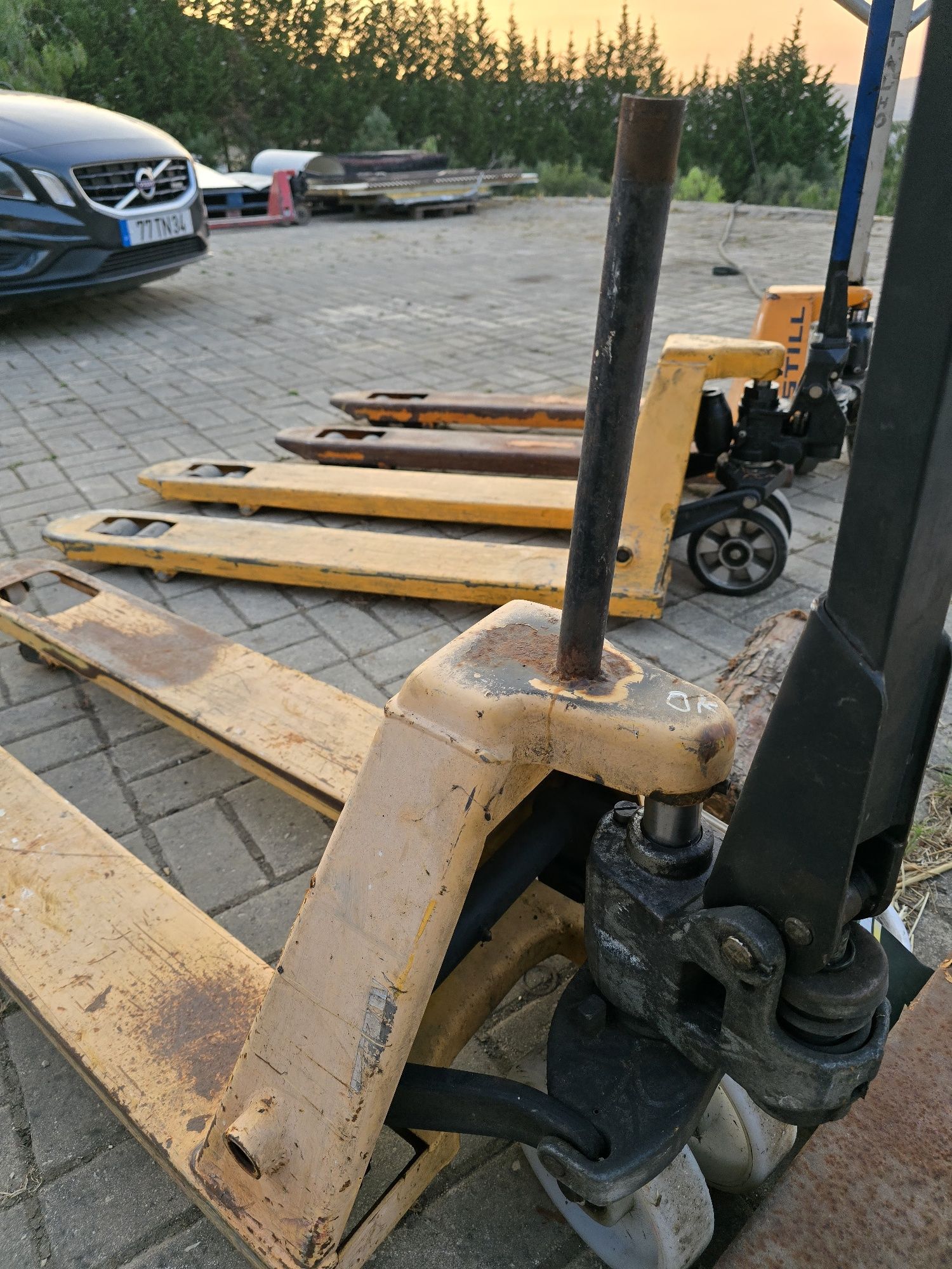 Porta paletes usado funciona bem