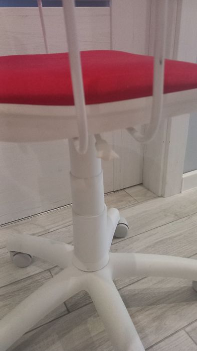 Krzesło do biurka obrotowe dla dziecka