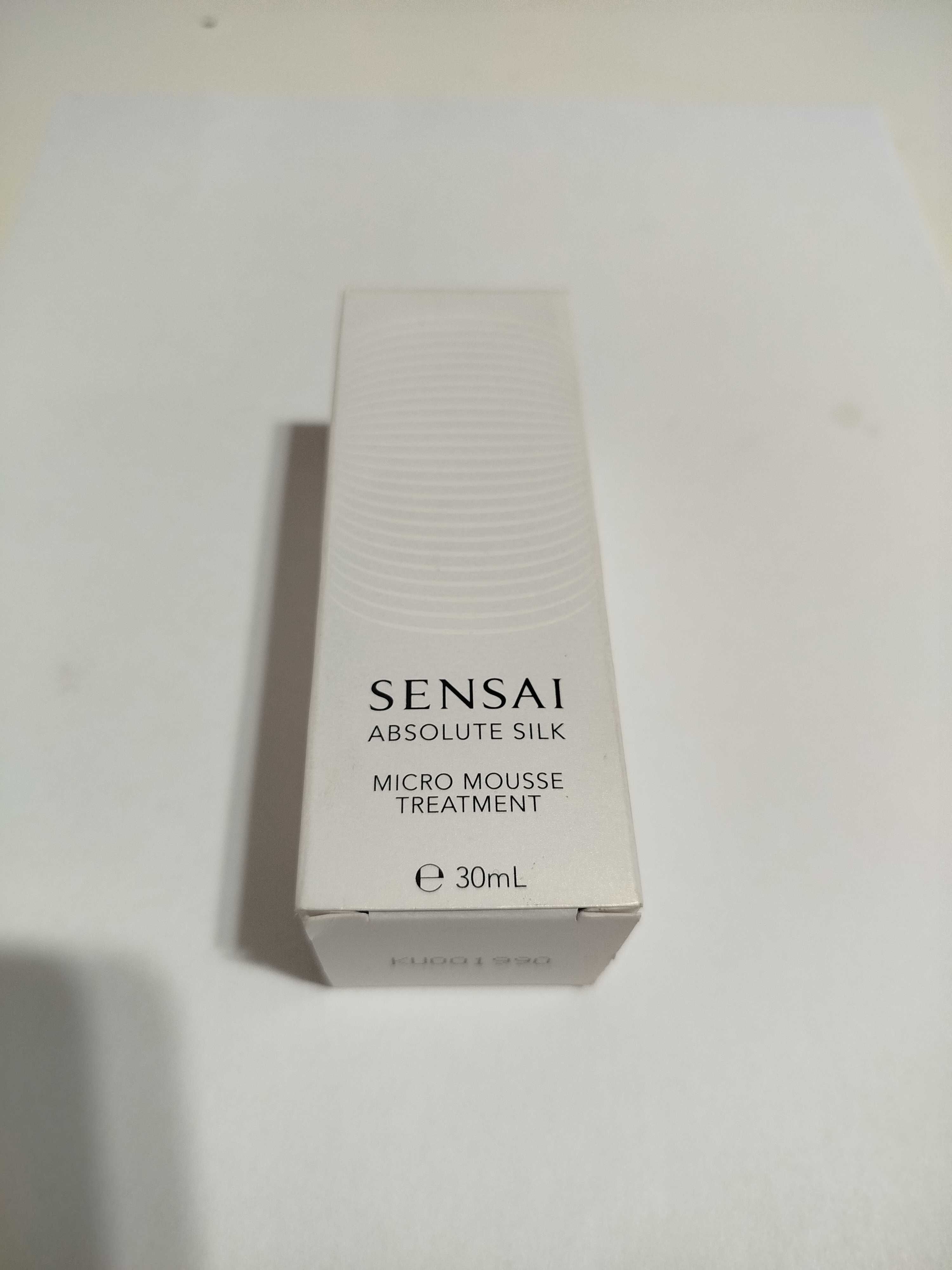 Sensai Absolute Silk Micro Mousse 
Odmładzająca essencja do twarzy.