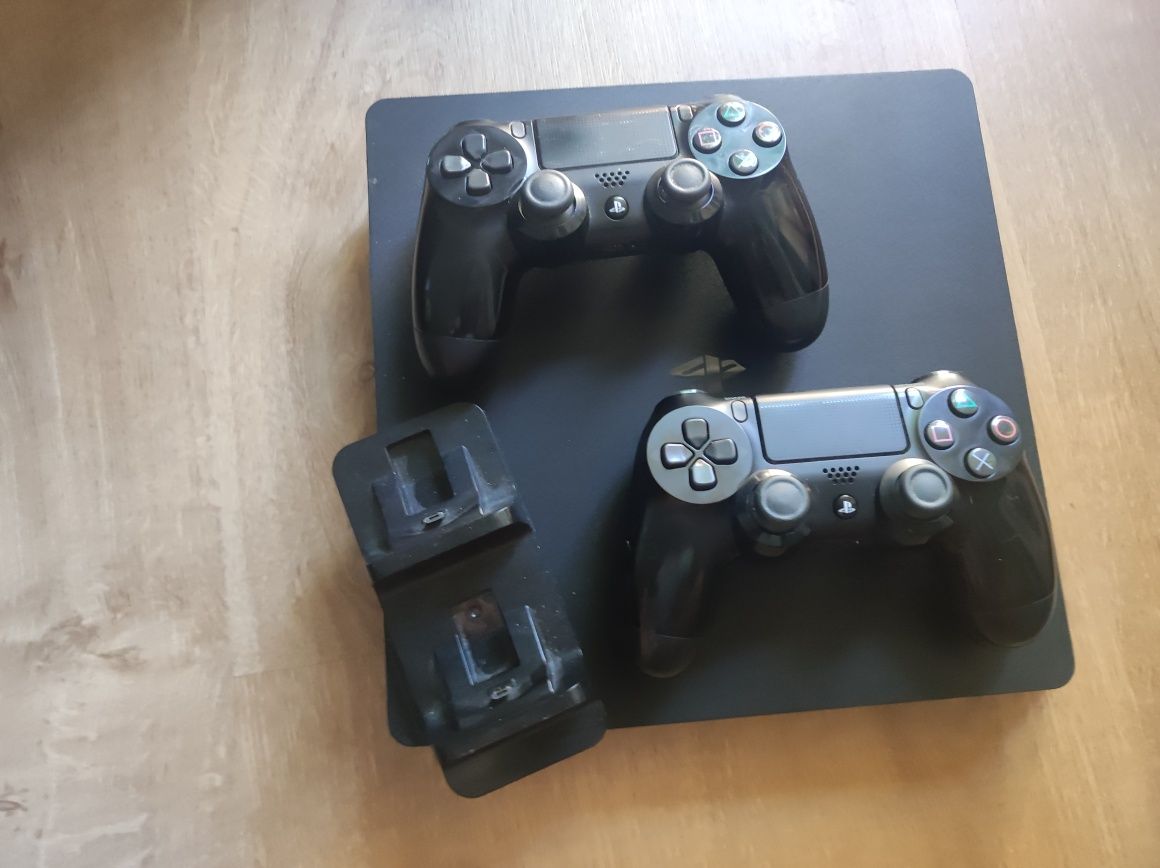 Ps 4 1 TB dwa pady i stacja ładująca