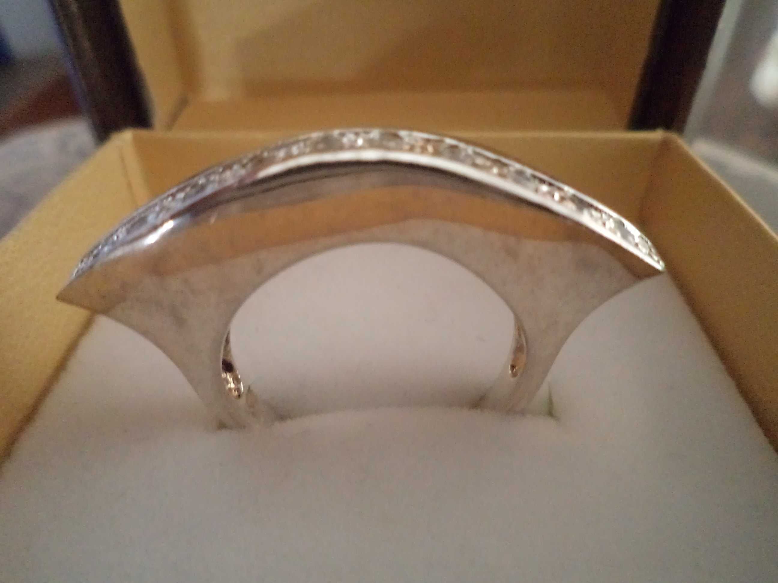 Oryginalny pierścionek srebrny z cyrkoniami r.15
