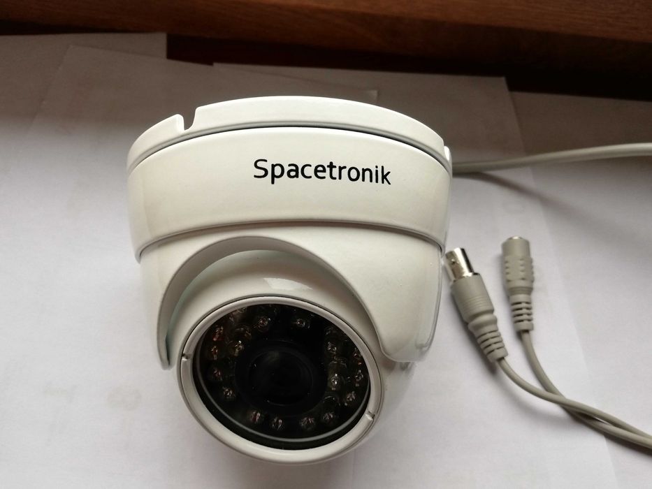 Spacetronik kamera monitoringu uszkodzona- jako atrapa