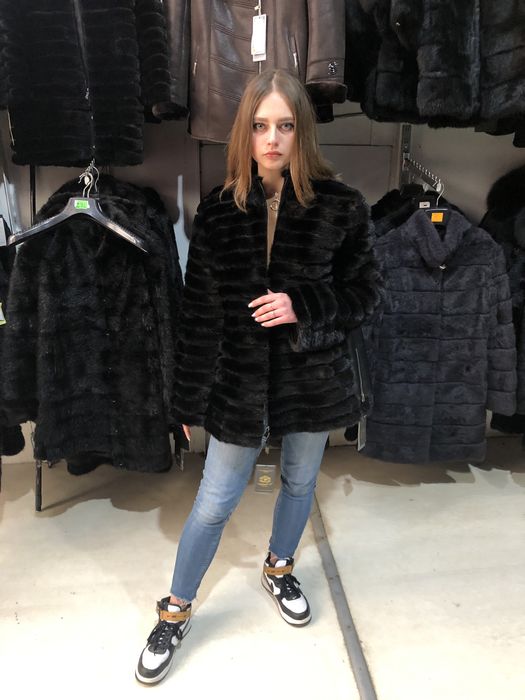 Натуральна Норкова шуба, Розпродаж