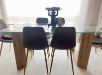 Mesa de jantar.