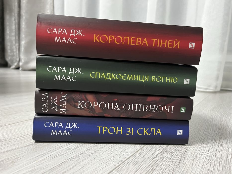 Трон зі скла 1100 грн