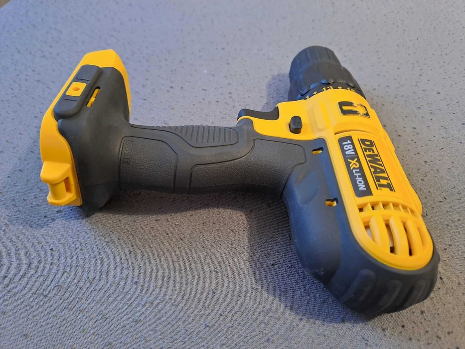 Wiertarko-wkrętarka udarowa DeWalt DCD776