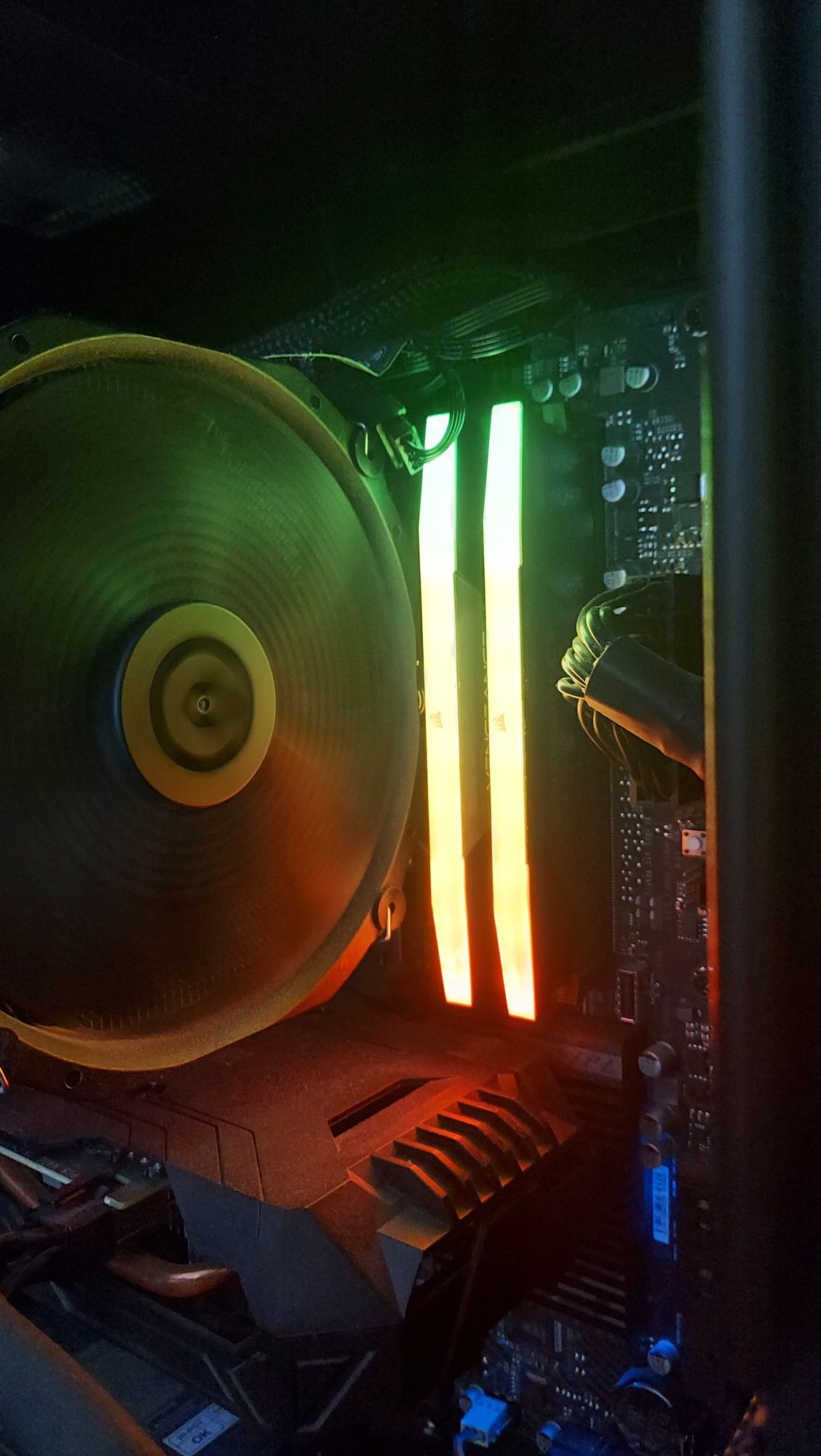 Pamięci Corsair VENGEANCE RGB 32 GB (2x16 GB) DDR5  6000 MT/s C30