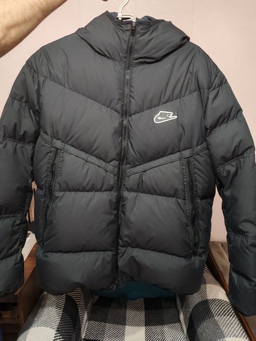Пуховик Nike  в ідеальному стані  XL