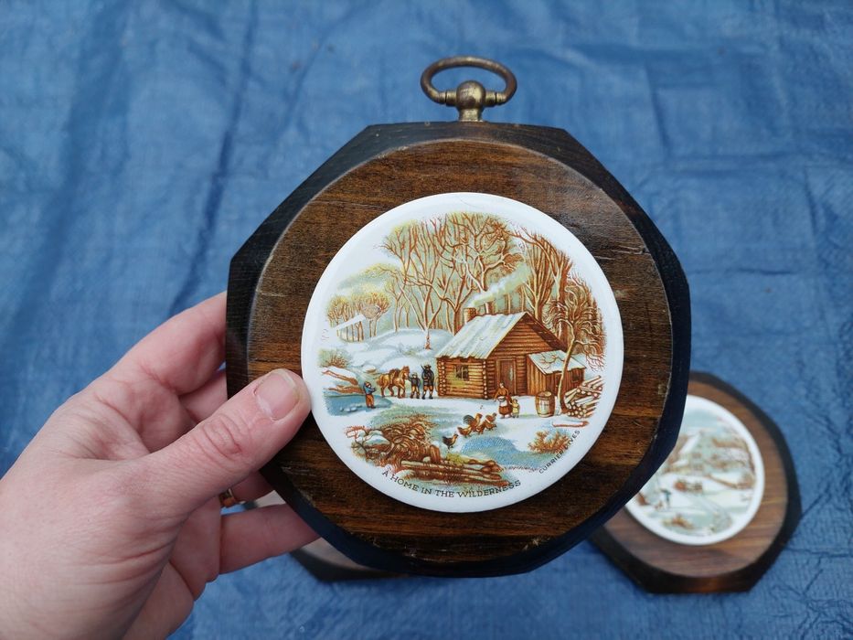 Zestaw ozdób do powieszenia. Ceramika i drewno.