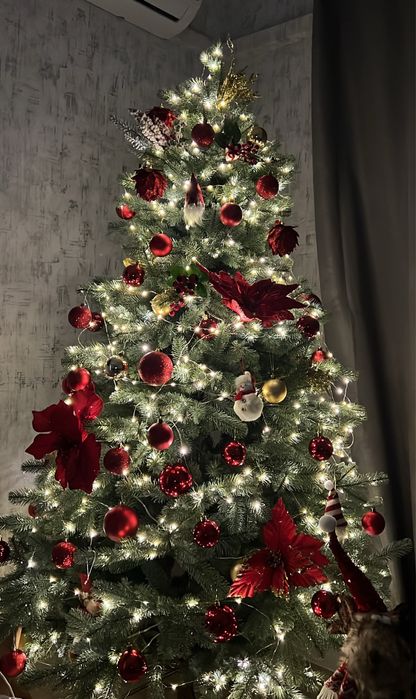 Ялинка з іграшками