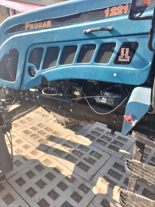 Ciągnik Pronar 1221a