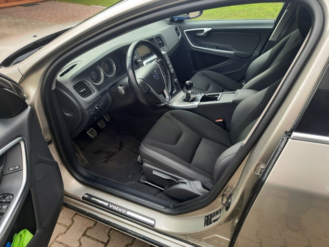 Volvo s60 2.0d klima navi alu hak