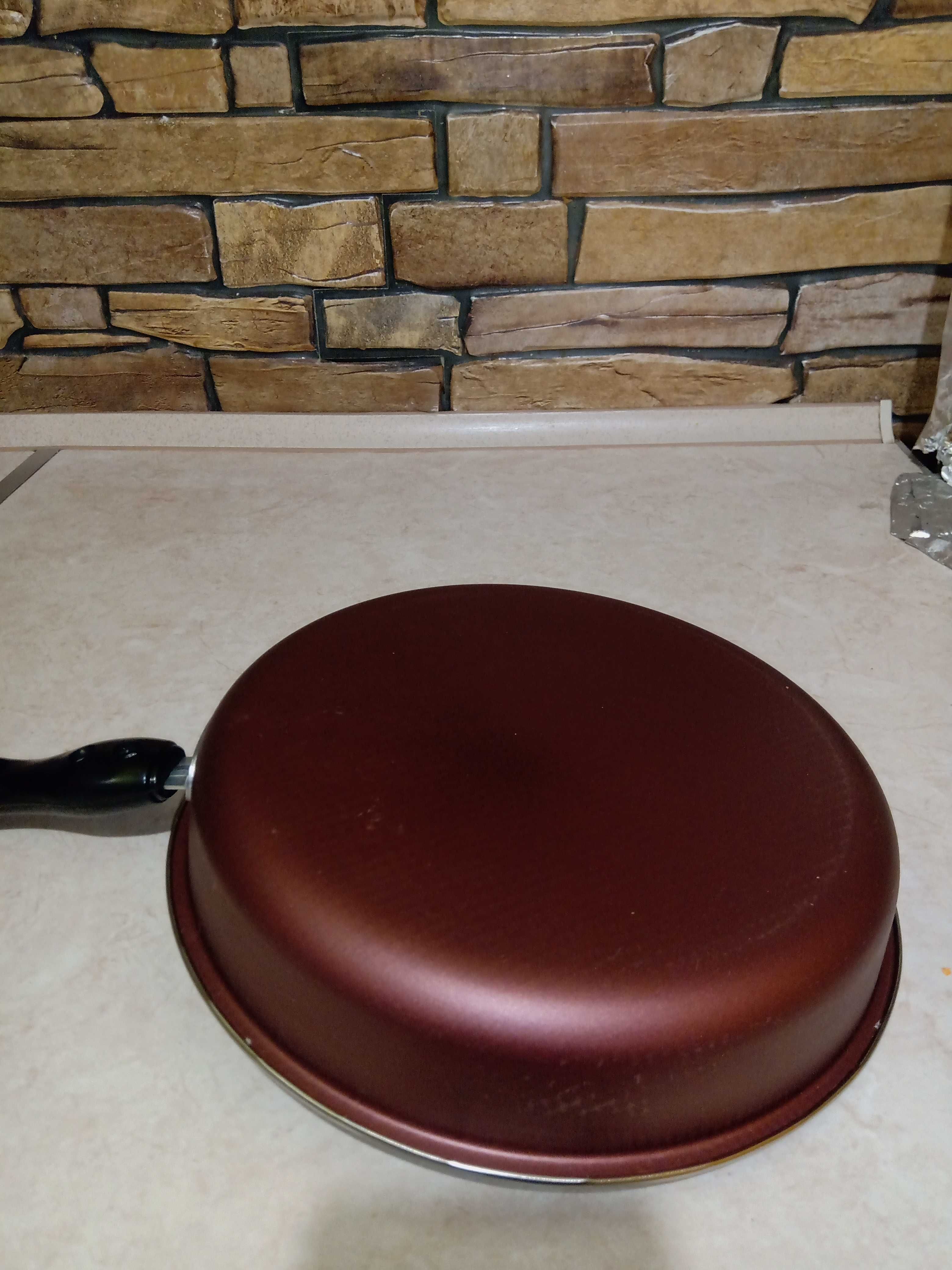 Сковорода диаметр 24 см с антипригарным покрытием