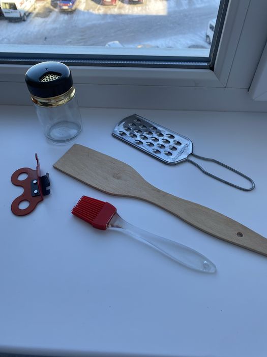 Приладдя для кухні прибори