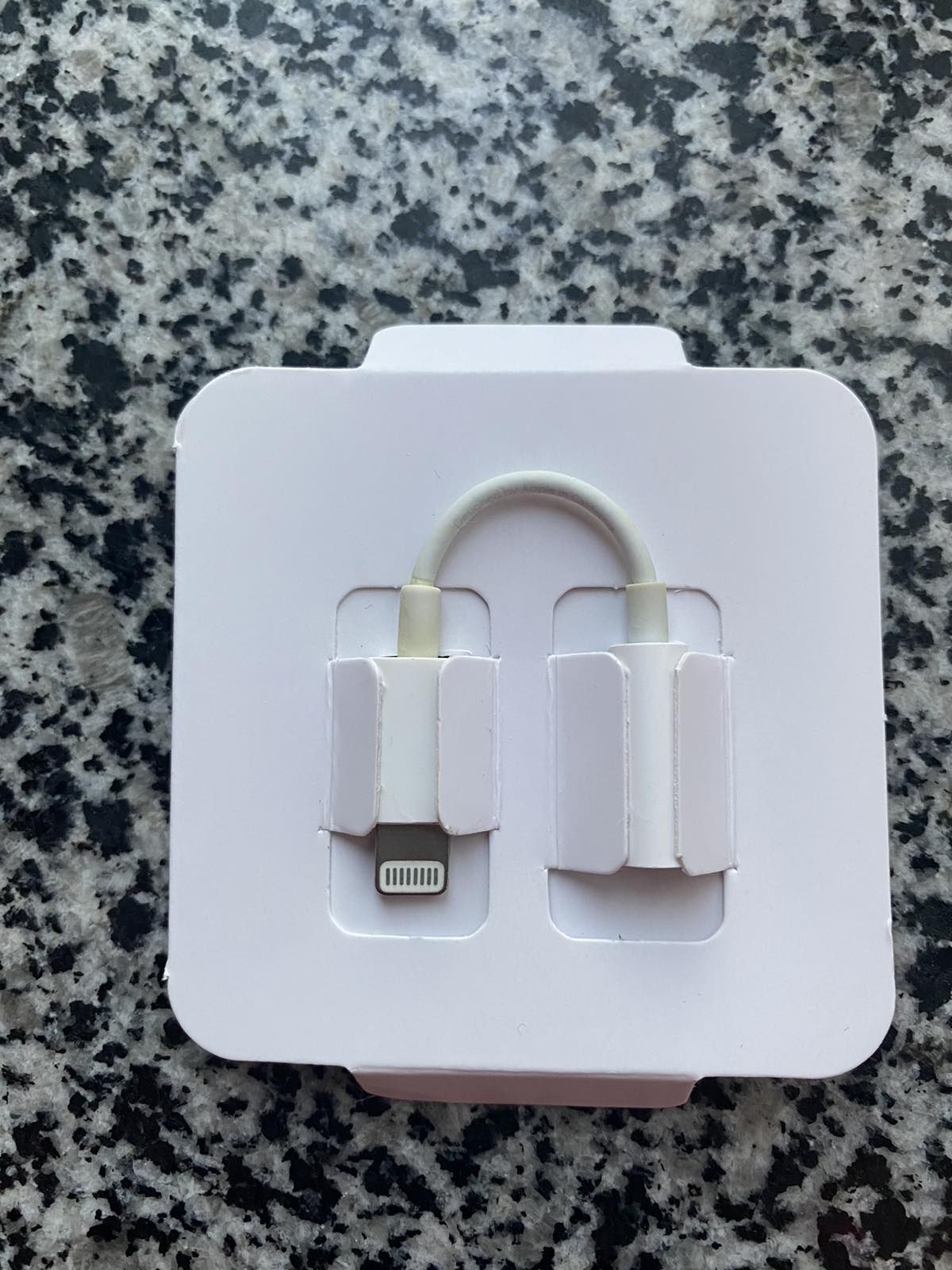 Продам недорого переходник адаптер для наушников Apple