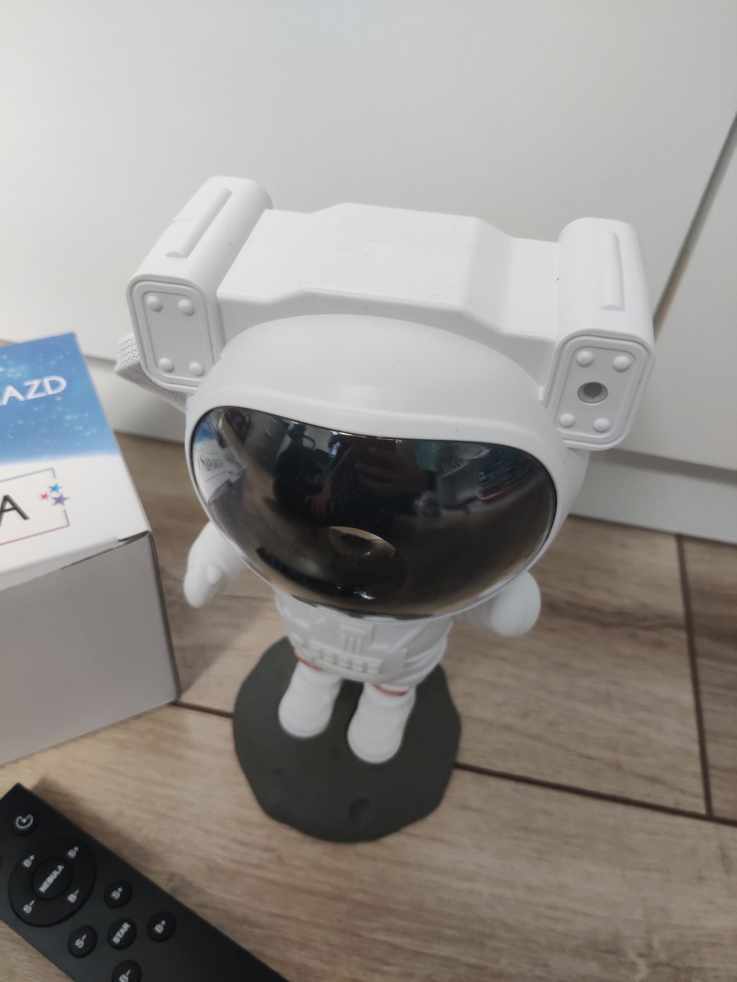 astronauta projektor gwiazd