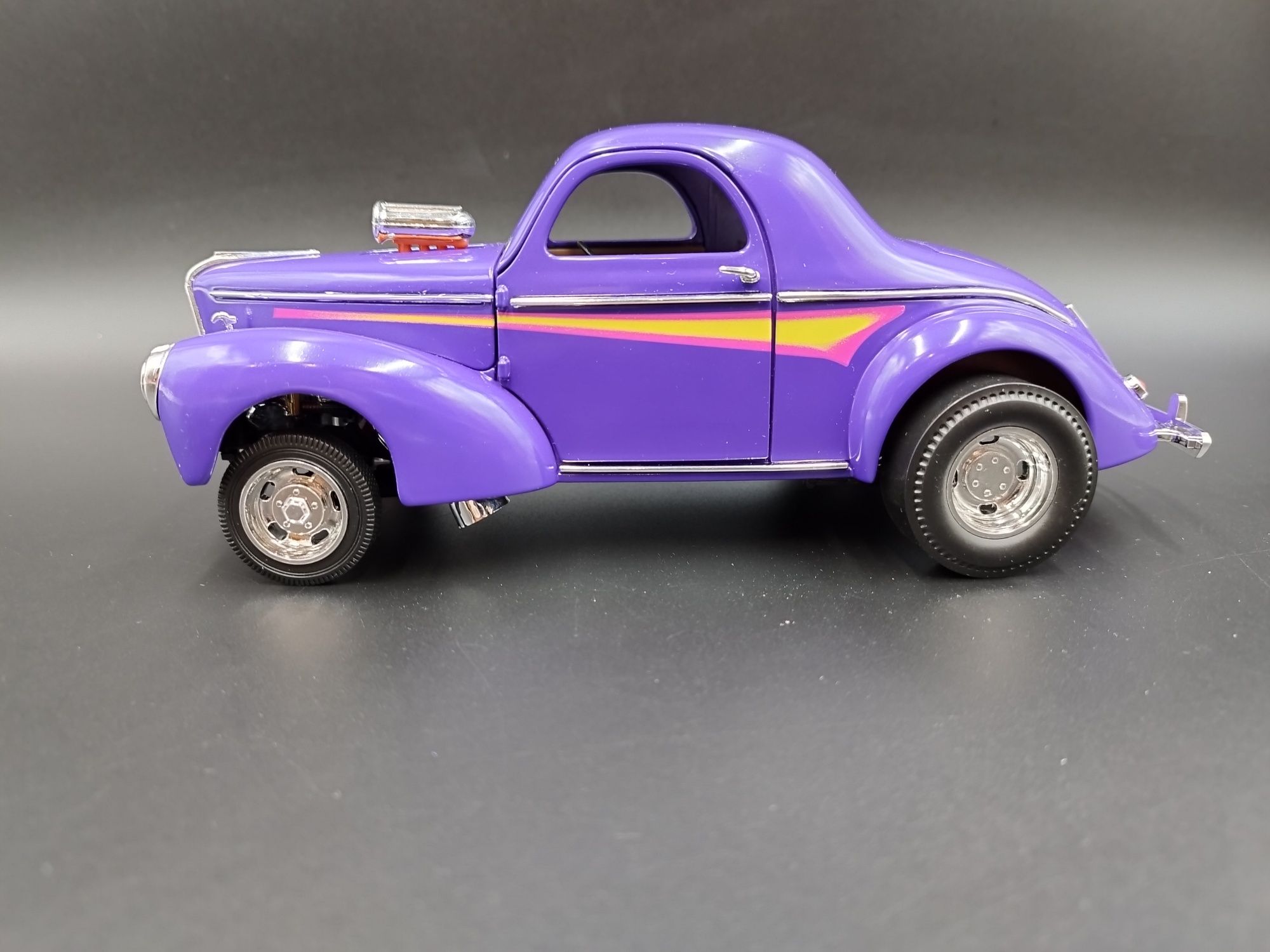 1:18 Road Legends 1941 Willys Coupe model nowy