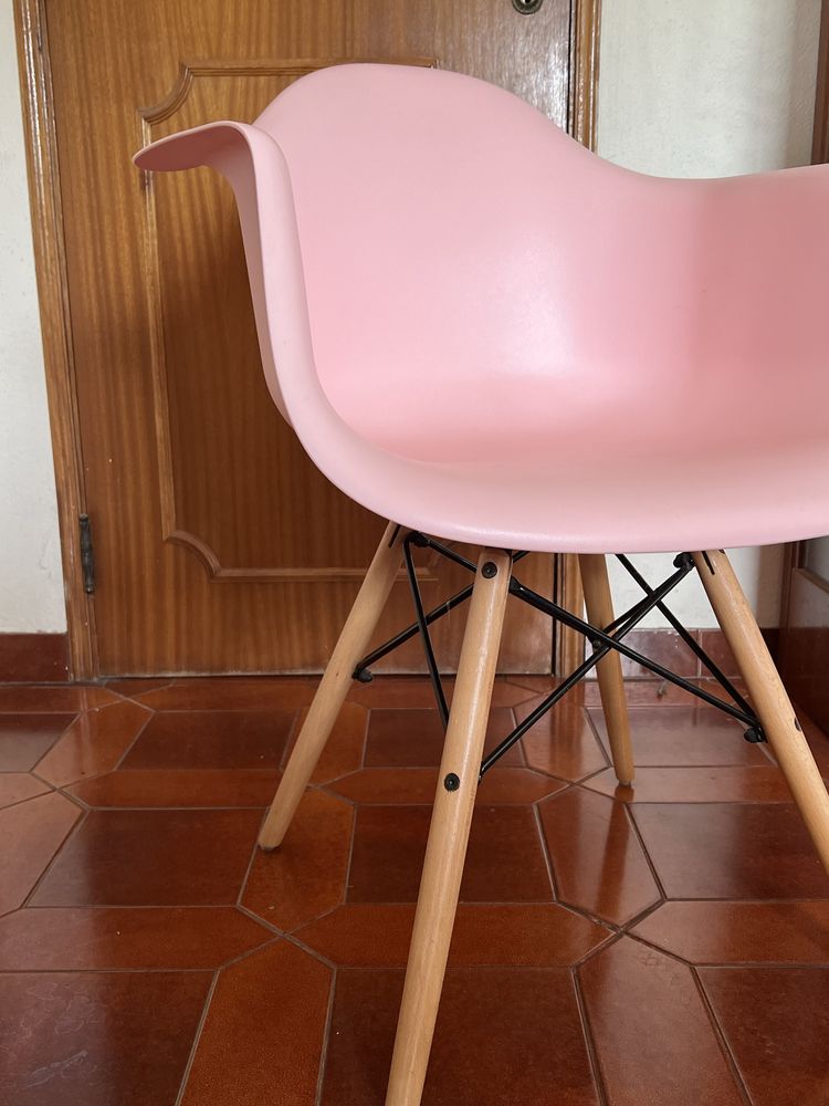 Cadeira rosa marca sklum