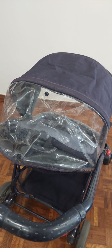 Carrinho bebe com edredão e capa para a chuvea