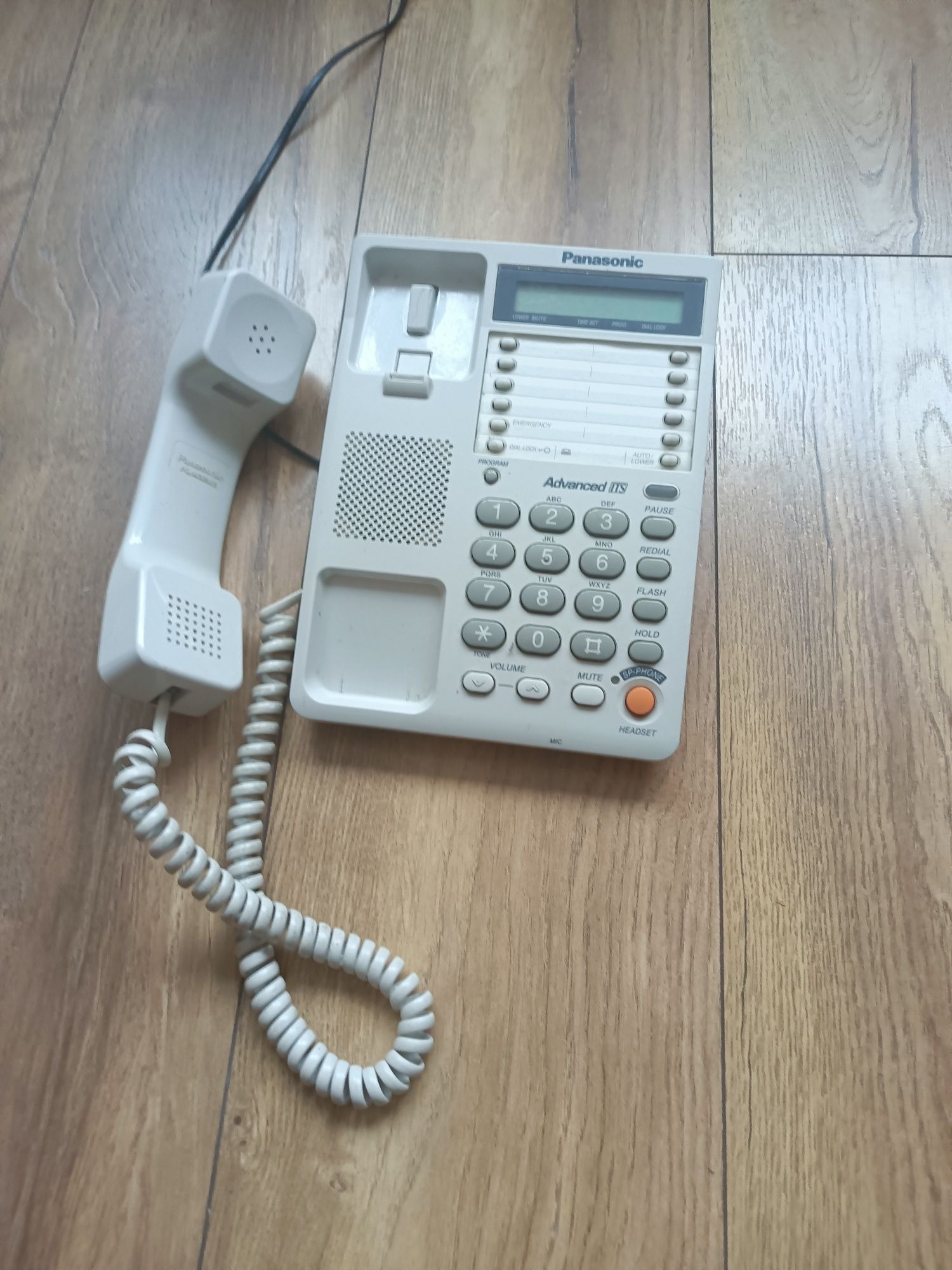 Телефон Panasonic KX-TS2365RUW