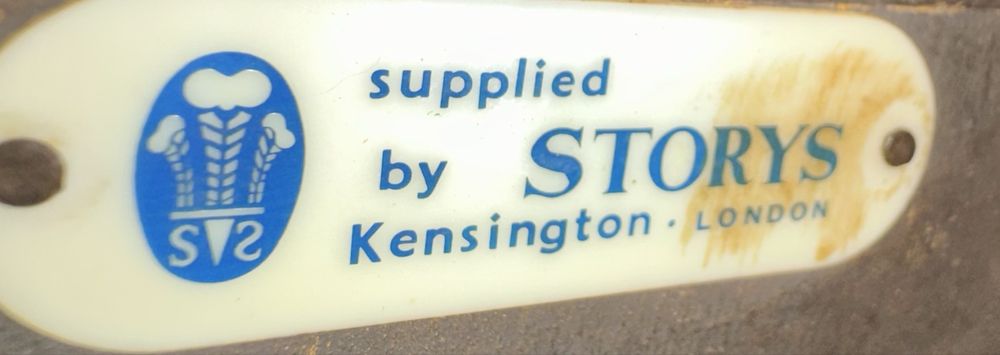 Vitrine inglesa classica  ( marca  da fabrica )