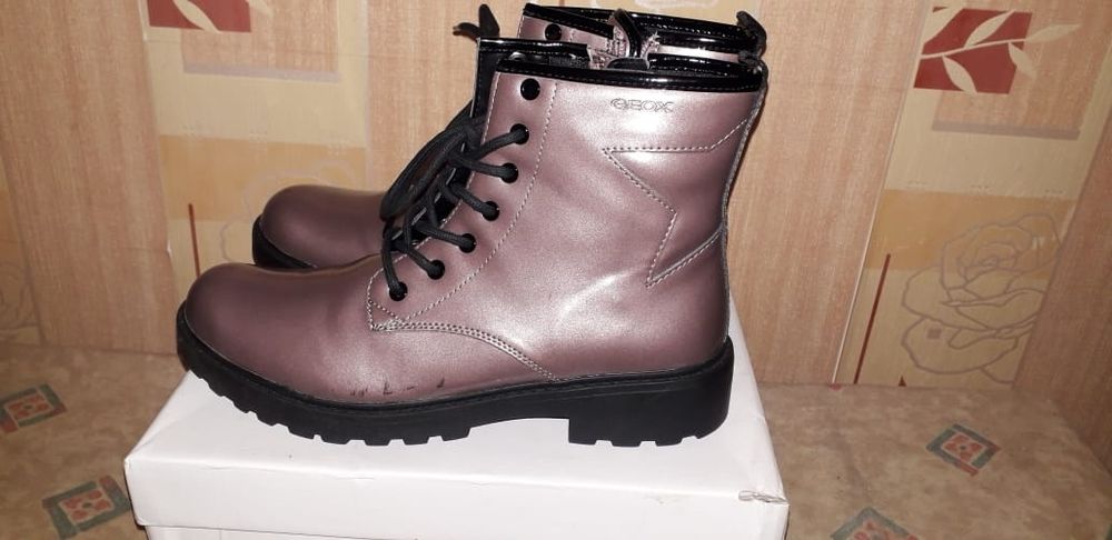 Продам ботинки демисезонні,39 розмір -700 грн