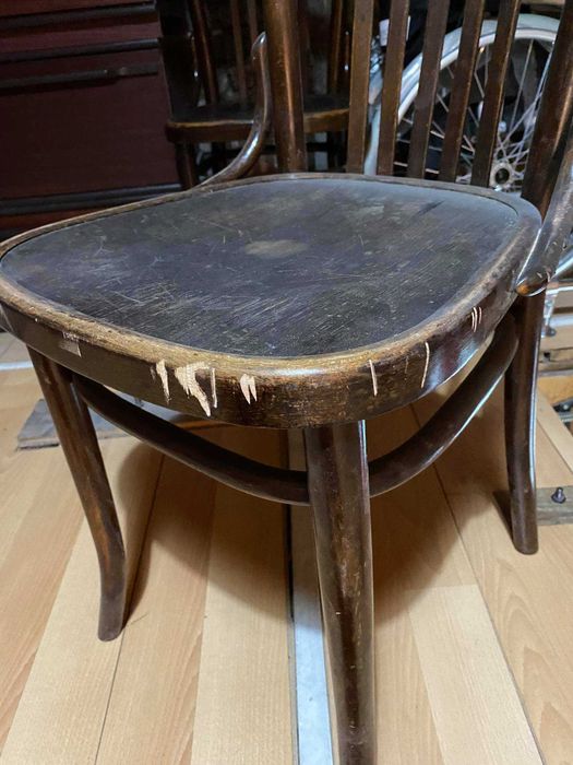 2 stare krzesła w dobrym stanie + 1 gratis