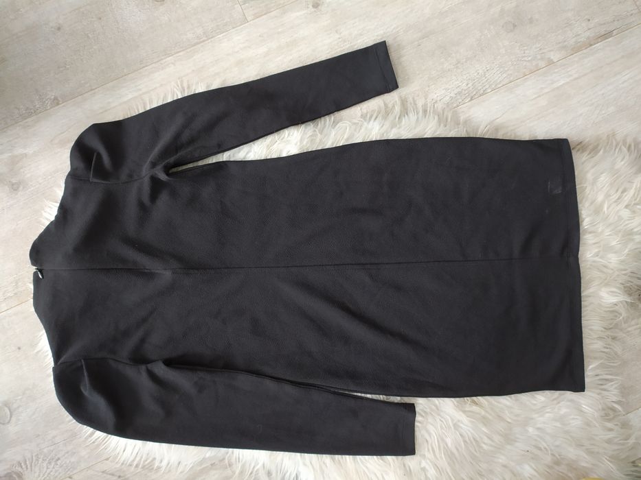 Czarna sukienka na długi rękaw XS