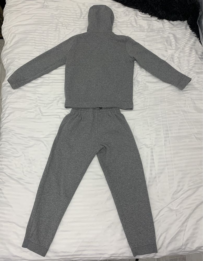 Костюм Nike. Б/в.Тільки Луцьк.Дитячий.Розмір- М. (137-147 см)