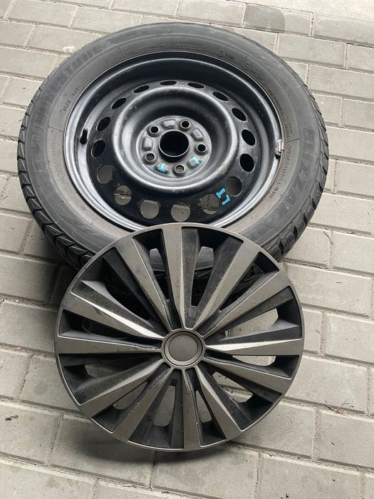 Felgi stalowe 4 szt Toyota z oponami zimowymi kołpaki gratis 205/55/16
