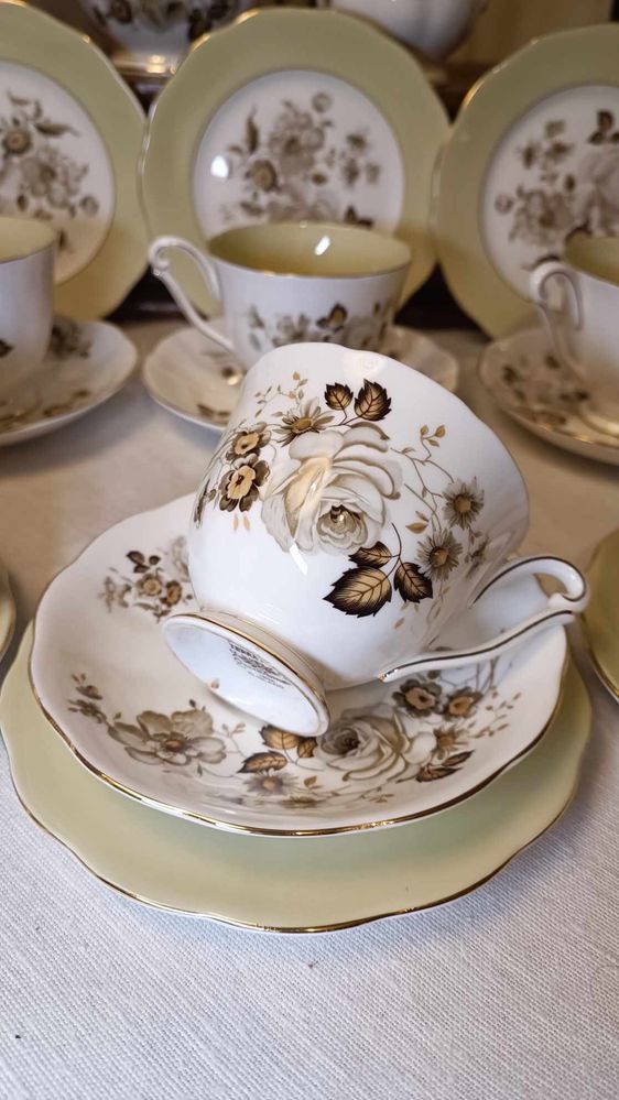 Elegancki serwis na 6 osób angielska cienka porcelana