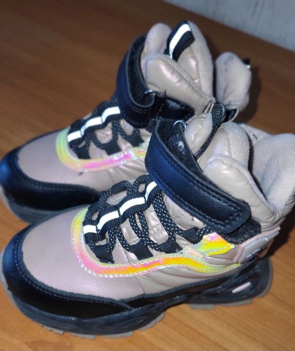 Продам дитячі чобітки