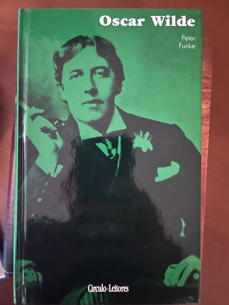 Livros: Oscar Wilde, o Segredo, Kafka, Lei de Murphy, Julie Garwood