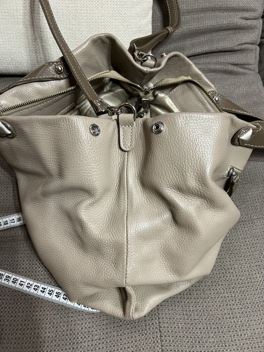 Женская кожаная мягкая сумка бежево-коричневого цвета