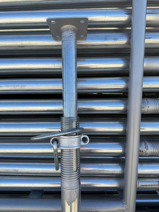 Stemple budowlane metalowe, podpory. Szalunki stropowe. Stęple, sztyce