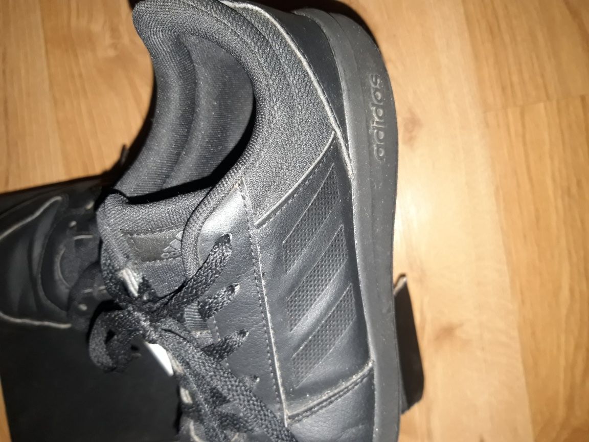 Buty chłopięce Adidas Tensaur 38.7