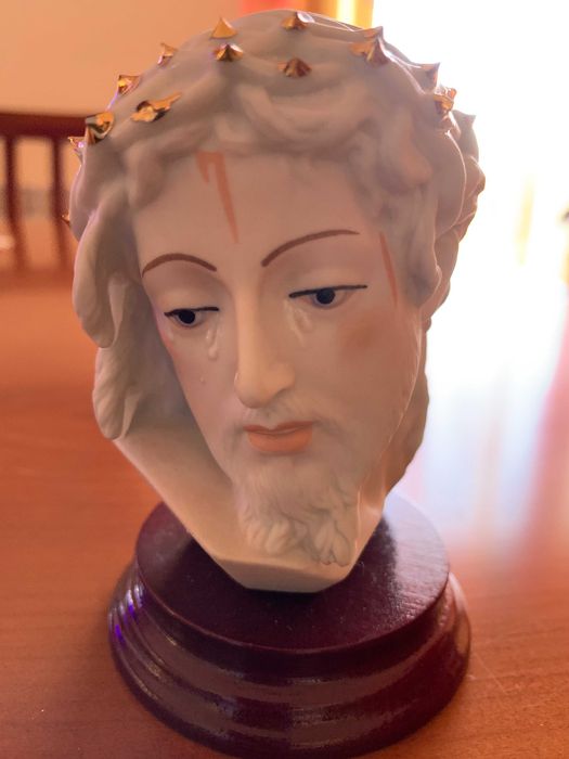 Peça em Porcelana da Imagem de Cristo