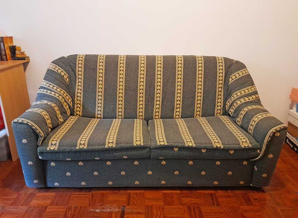 Sofá Cama Tecido Verde Amarelo + 2 Capas + 2 Almofadas