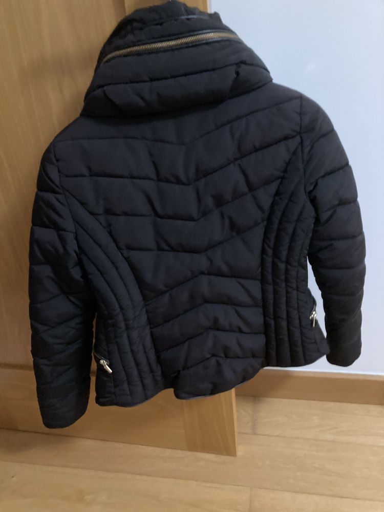 Blusão acolchoado curto preto Zara