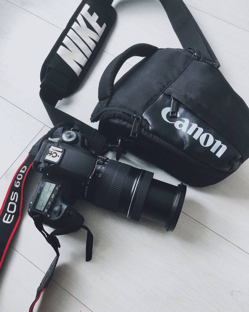 Canon EOS 60D Зеркальная камера