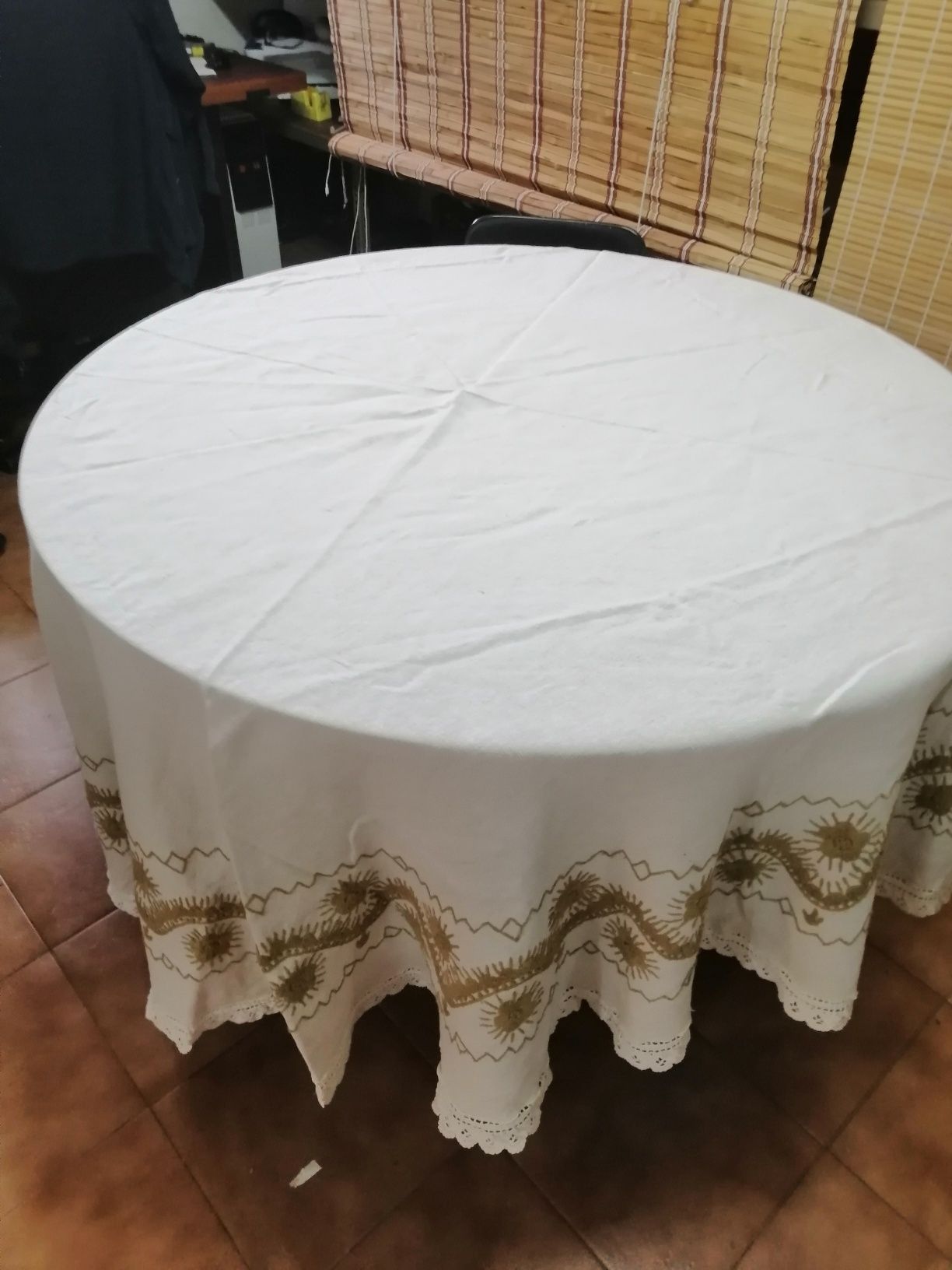 Toalha em linho bordado à mão