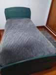 Cama individual com outra  em gavetão e respetivos colchões