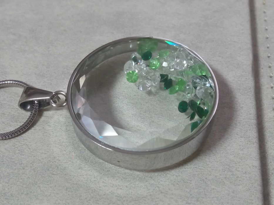 Srebrny naszyjnik ze szkłem i kamyczkami Szklana zawieszka 80 85 cm