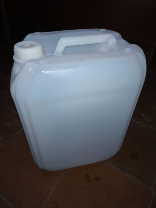 Каністри,  бачки