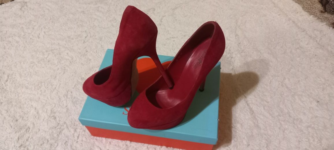 Модельные туфли женские красные 38 р