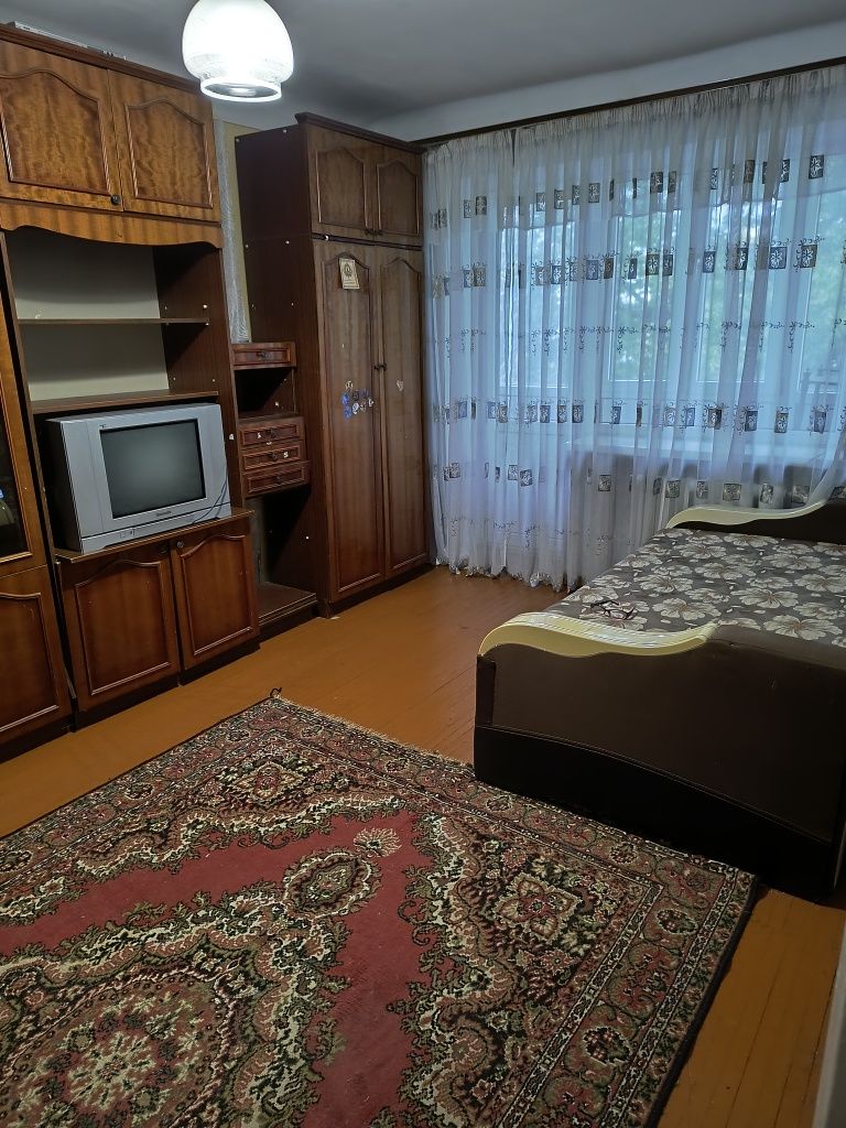 Сдам 2-х  комнатную квартиру ,центр, улица Короленко ,