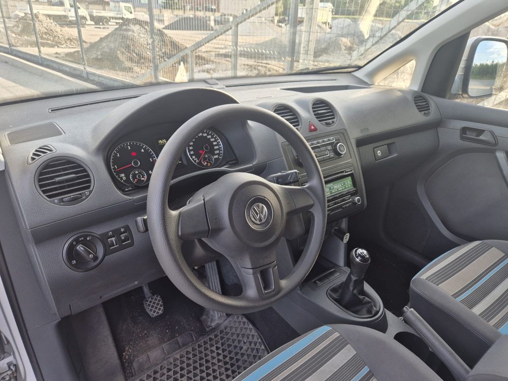 VW Caddy 1.6 TDI MAXI, 113 tys km, 7-osobowy, hak