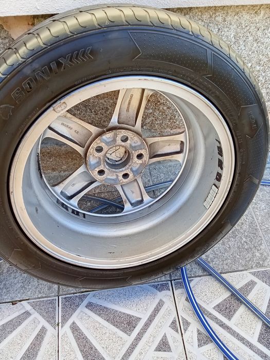 Vendo jantes 17 furação 5x114.3 com pneus 215/55  tudo impecável